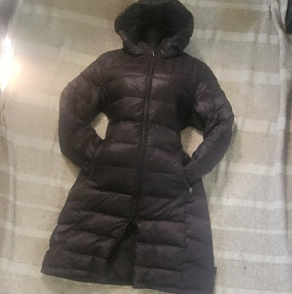 Elegant Black Hooded Puffer Jacket
